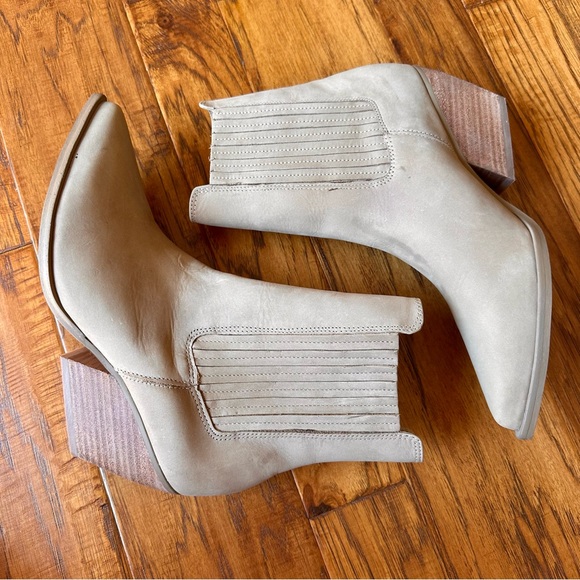 Steve Madden Terezza Tan Nubuck Leather Boots Size 9.5 - Picture 3 of 7